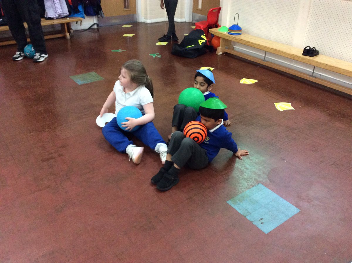 GSPSGermany's tweet photo. @GSPSGermany are having lots of fun this morning in our PE lesson 🏀⛹🏼‍♂️🤹🏻‍♀️ We are loving practicing our skill of controlling the ball! #gspspe https://t.co/faGHdLCJGr