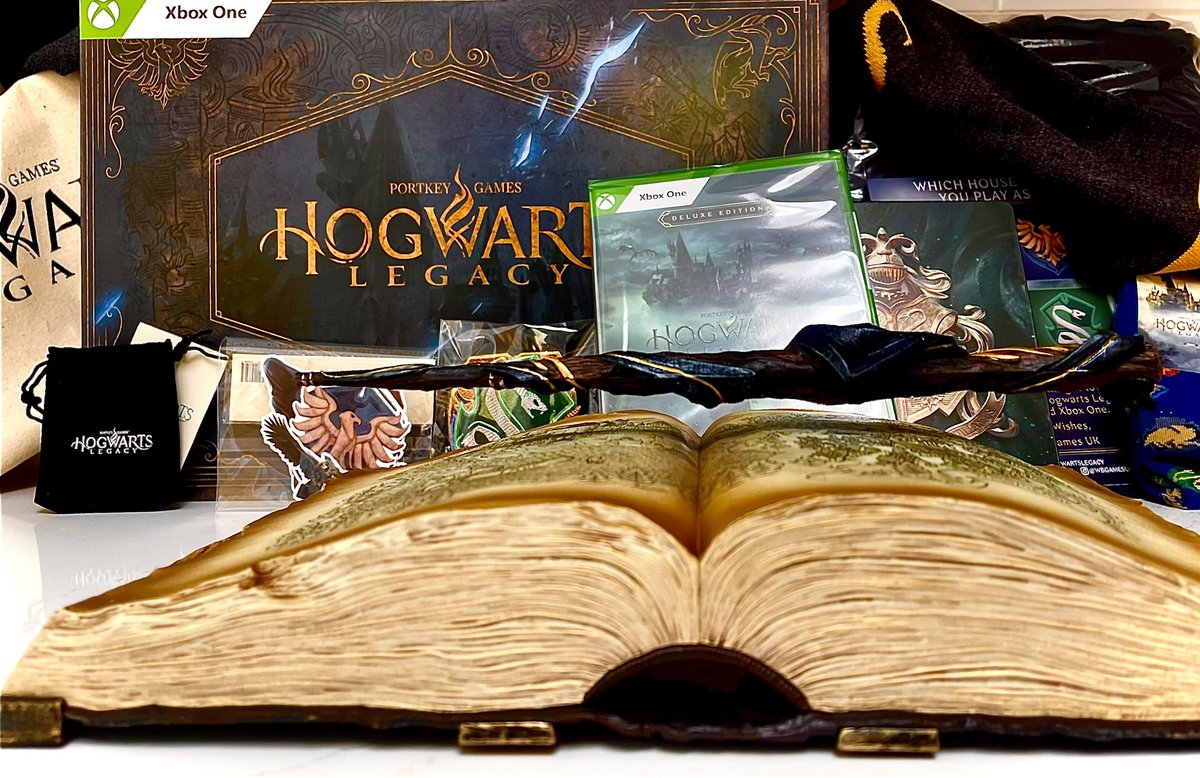 CodeNamePizza's tweet image. 🚨GIVEAWAY!🚨

To celebrate the release of Hogwarts Legacy on Xbox One &amp;amp; PS4 @wbgames &amp;amp; @PortkeyGames have sent me a HUGE box of amazing Hogwarts Legacy Items!… including the Collectors Edition!🤯

Which means I have a new sealed copy of the game on Xbox One to giveaway to you…