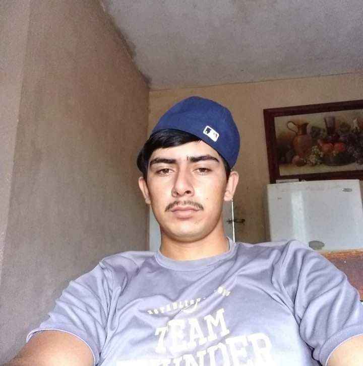 htrsvip's tweet photo. Que rico este vato 🤤, le gustan mucho los gallos de pelea jeje https://t.co/ASM33qHJFP