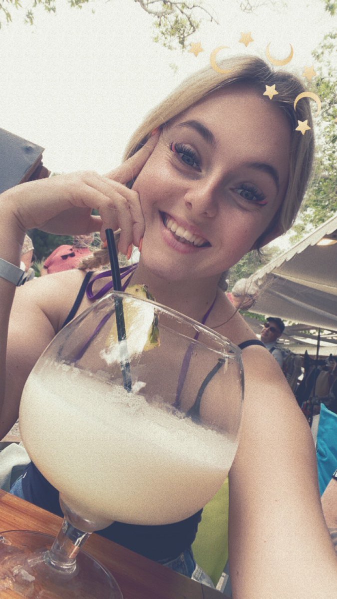LillyWinXO's tweet photo. Just in Greece having a cocktail the size of my head 🍹 https://t.co/GExoelb62m