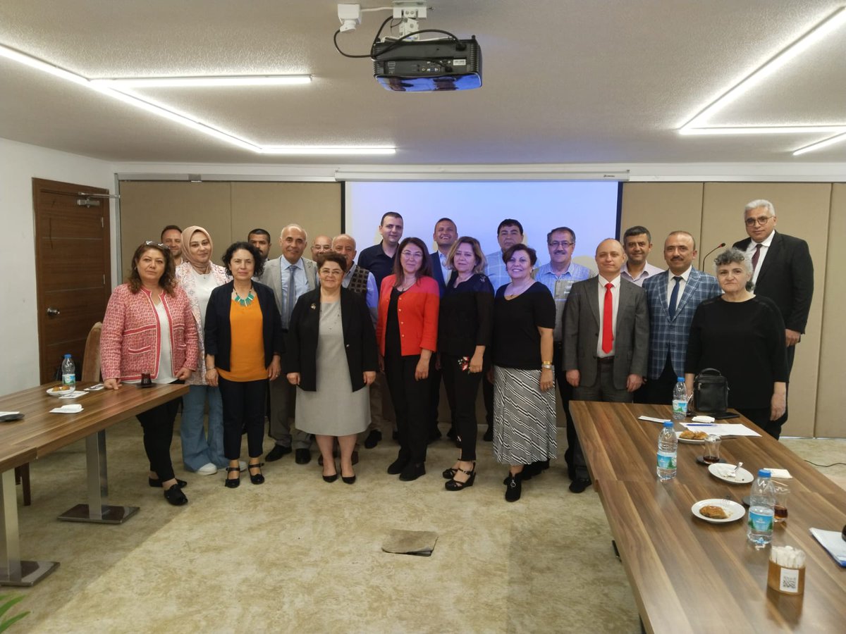 Antalya İlçe Nüfus Müdürleri hizmet içi eğitimi Konyaaltı İlçe Nüfus Müdürlüğümüz evsahipliğinde gerçekleştirilmiştir. Başta Sayın İl Müdürümüz <a href="/AyeSerapGney1/">Ayşe Serap Güney</a>  olmak üzere katılımlarından dolayı müdürlerimize şükranlarımızı sunarız. <a href="/AntalyaNufus/">Antalya İl Nüfus ve Vatandaşlık Müdürlüğü</a>  <a href="/AntalyaValilik/">T.C. Antalya Valiliği</a>  <a href="/TCNufus/">Nüfus ve Vatandaşlık İşleri Genel Müdürlüğü</a>