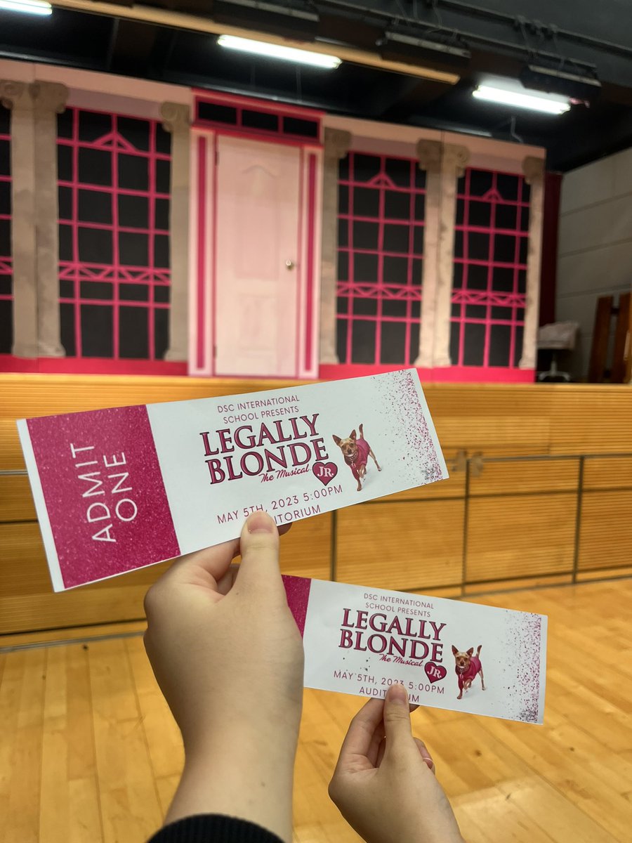 MsPYeung's tweet photo. 10 minutes until our public show for Legally Blonde Jr.  #breakaleg https://t.co/5dTVliB7H4