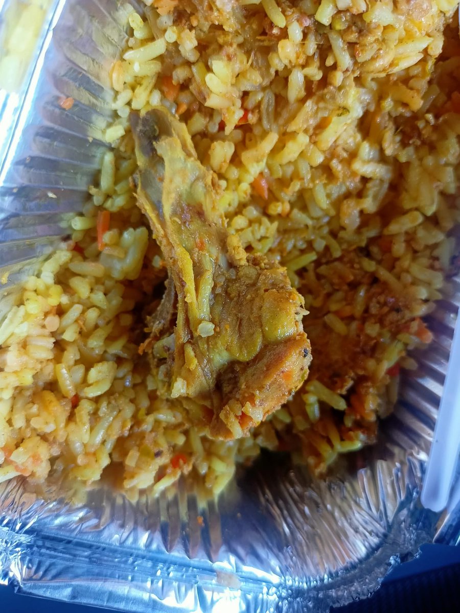 mohitarya7177's tweet photo. 11057 – Amritsar Express
My friend just send me this, he ordered this #food from #Itarsijunction He found a Chicken head in his food. How can someone eat this. Please take strict action @AshwiniVaishnaw
@RailMinIndia @RailwayNorthern @RailwaySeva
#IndianRailways #Amritsar #food https://t.co/I5komJY8Z2