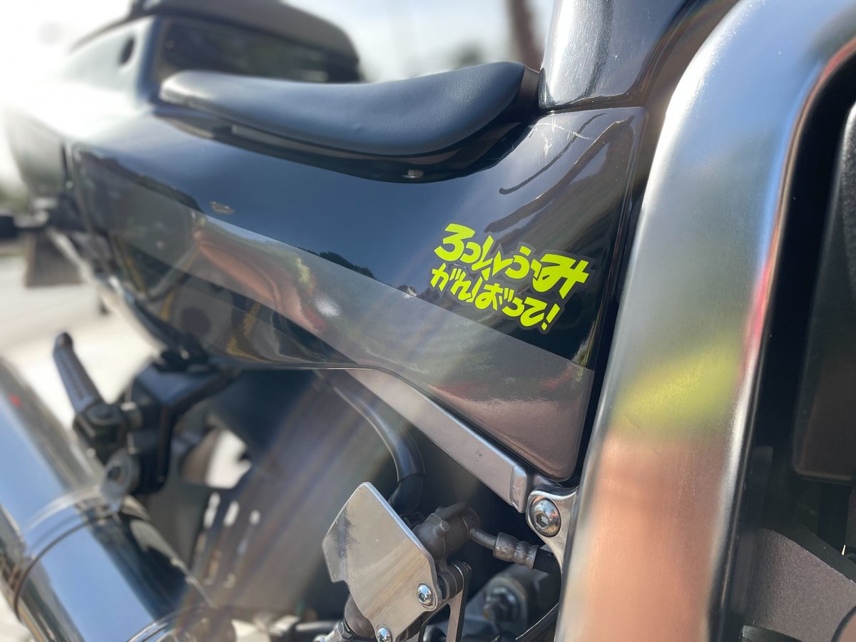 DAINESEODAIBA's tweet image. Brilliant #Dainesecrew × #AGVrider !!

SUZUKIを代表するレーサーレプリカ"GSX-R400R"の車体カラーに合わせたブラックベースのコーディネートがExcellent!!

拘りの詰まった車体をお見せ頂きありがとうございます！

#dainese #agvhelmets  #gsxr400r