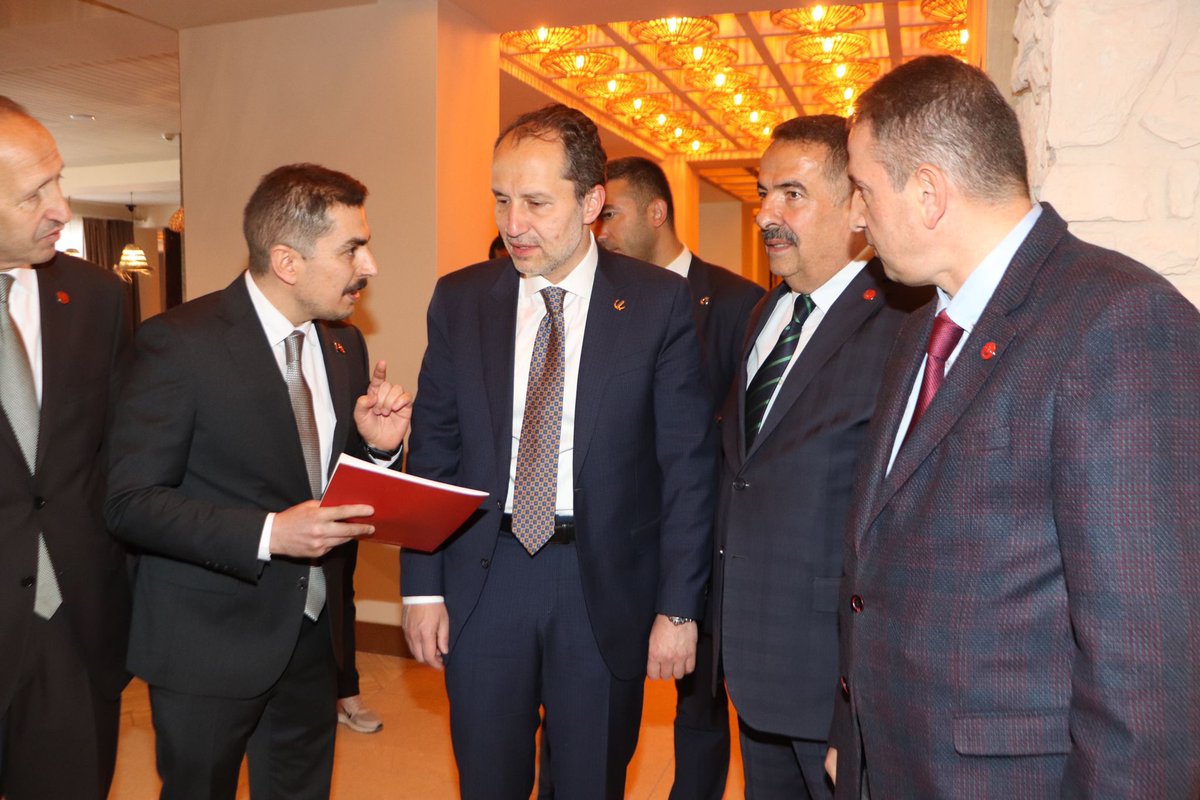 Yeniden Refah Partisi Genel Başkanı Sayın Fatih Erbakan (@ErbakanFatih) ile yapılan görüşmenin ardından mağduriyetimiz ve taleplerimizi içeren dosya kendilerine sunulmuştur.

Taleplerimizi gündemine alacağını beyan eden Sayın Genel Başkan'a ilgi ve alakalarından dolayı teşekkür