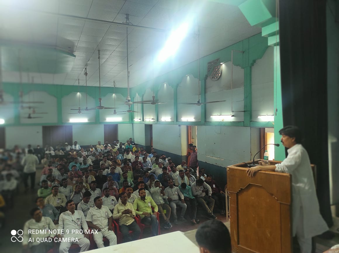 CPIMLBIHAR's tweet photo. बिना परीक्षा सरकारी कर्मी का दर्जा दो!
पटना में शिक्षक सम्मेलन को संबोधित करते का. महबूब आलम. 
@NitishKumar @yadavtejashwi https://t.co/L6bYrI5xTe