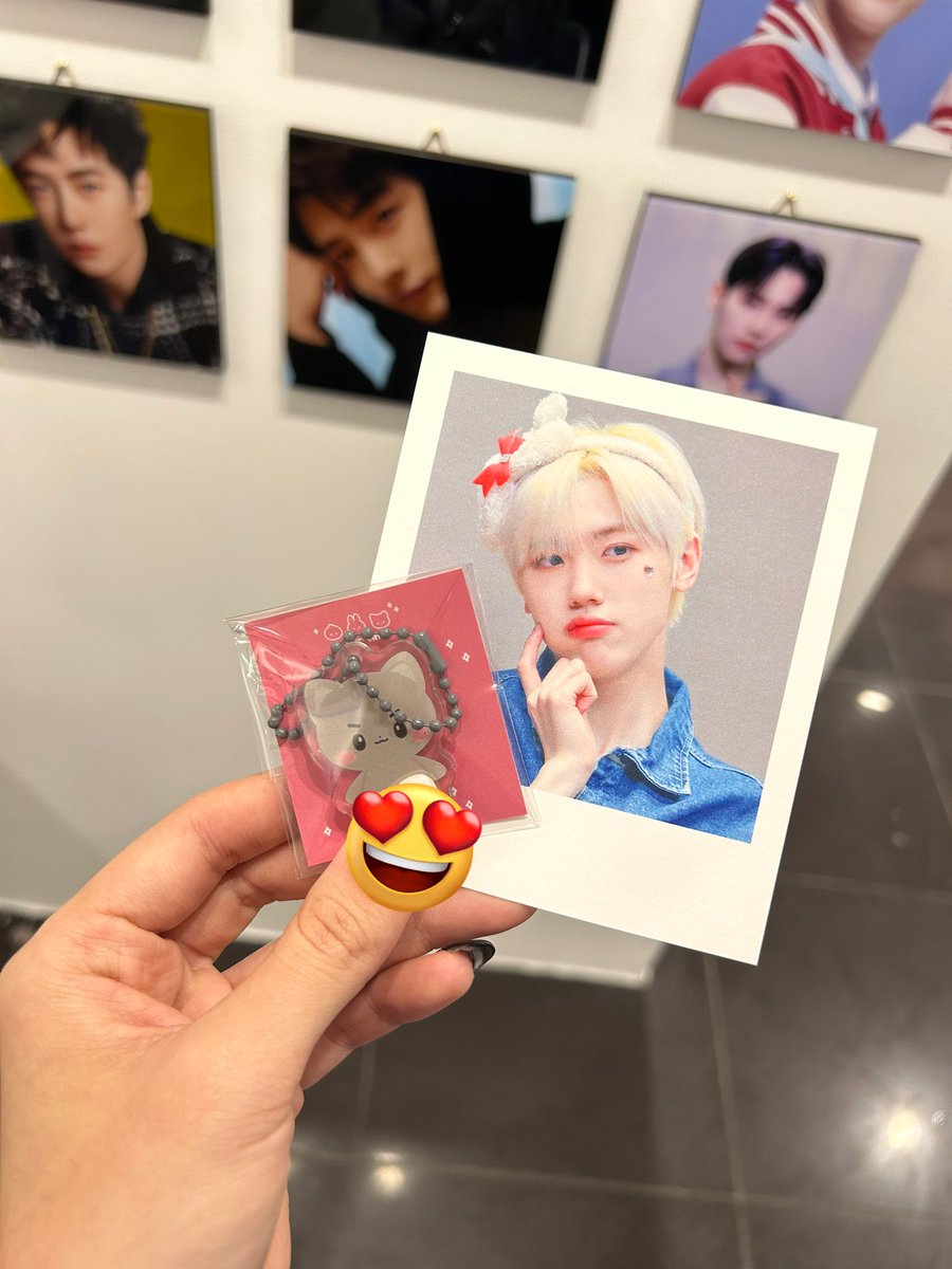 #in_our_time

너무 좋았어요~💗💗💗 액자들이 너무 이쁘고 멋있는게 많아서 고르는데 힘들었어요 
근데 파리 태영이 완전 찢었다😍😍😍
예쁘고 귀여운 전시회 감사합니다 ~♡
수고 많이 했어용🥹