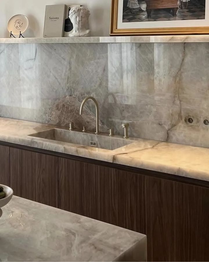 findsurfacesltd's tweet photo. Experience True Luxurious Beauty in the Glorious Kitchen!
Step into a world of luxury with stunning marble in a beautifully designed kitchen! Embrace your personal taste and elevate the Excellent design work by the @alevie18 collection. https://t.co/xjZkRwRphW