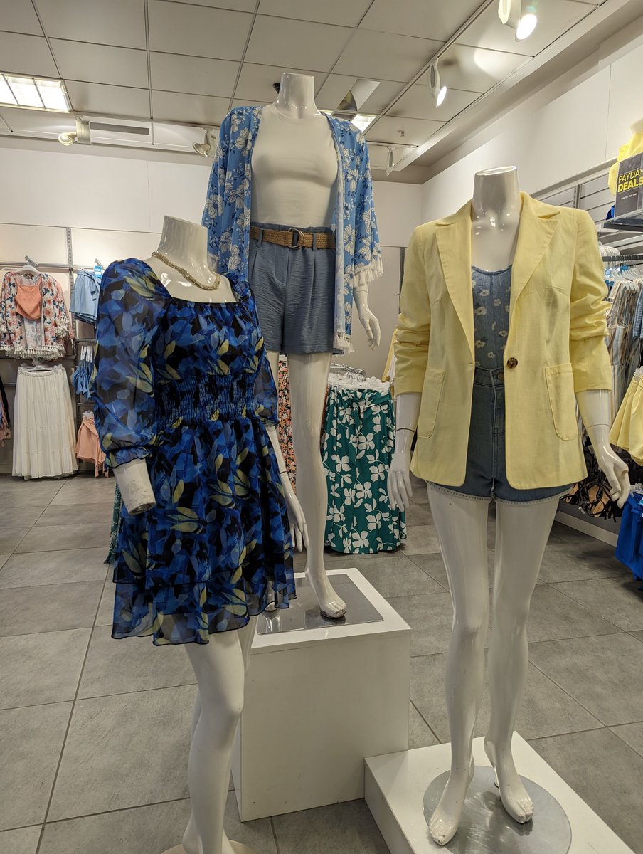 AlhambraCentre's tweet image. Be fashion-ready this Bank Holiday with new spring styles from @SelectFashion 🤗

Fabulous-feeling sunglasses 😎, dresses as pretty as spring's blooming flowers 🌸🌼 and tropical-inspired prints 🌴🌺 - what more could you want? 😍

#SlayInSelect #SelectStyle #SpringStyle