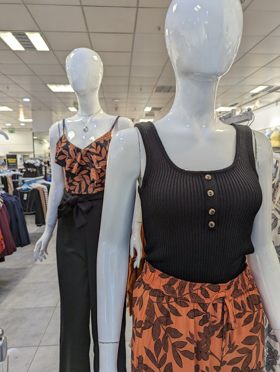 AlhambraCentre's tweet image. Be fashion-ready this Bank Holiday with new spring styles from @SelectFashion 🤗

Fabulous-feeling sunglasses 😎, dresses as pretty as spring's blooming flowers 🌸🌼 and tropical-inspired prints 🌴🌺 - what more could you want? 😍

#SlayInSelect #SelectStyle #SpringStyle