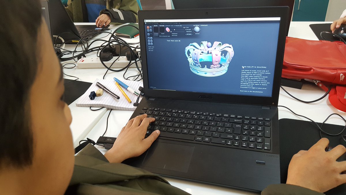 GrahamCREATE's tweet image. #Coronation📷Coins &amp;amp; Crowns workshop  @RedbridgeLibs #LabCentral was a resounding success! #YoungPeople reinterpreted classic icons by creating their own #3DDesign ideas, using all their #3DModelling, #3DTexturing &amp;amp; #3DPrinting Skills they learnt in the Lab.