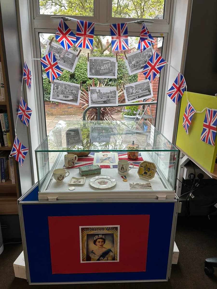 Looking for something to do on a Friday morning? 

Why not come in and have a look at our beautiful Coronation display 👑😊

#library #Coronation