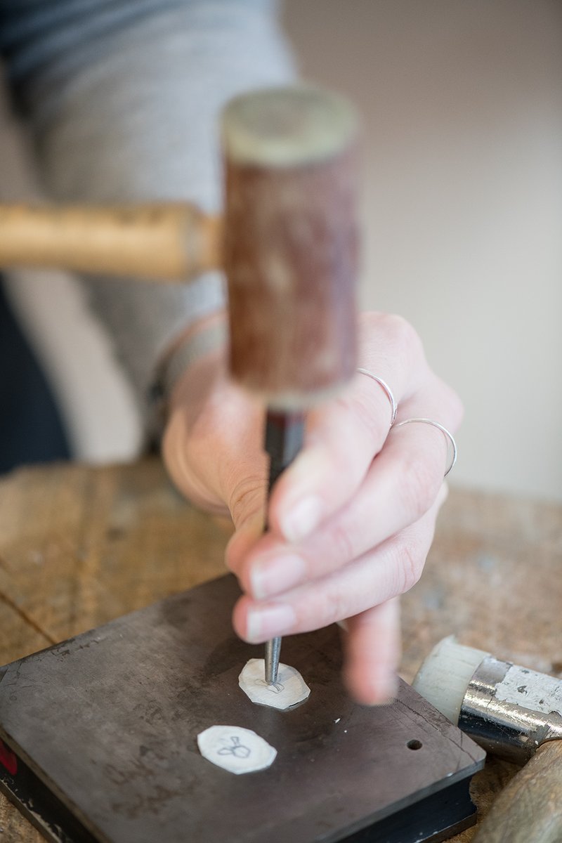 ShelanuCraft's tweet photo. Want to learn new #jewellery skills?

The Flourish Jewellery Project, based in Edinburgh, works with disadvantaged, underrepresented &amp; hard to reach communities within the field of contemporary jewellery design. They were featured in our #Shelanu10year exhibition, Belonging to Us https://t.co/w5ZhXwCBYP