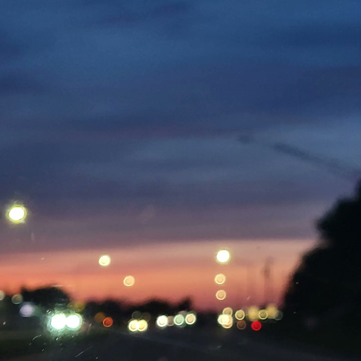 tinymorty's tweet photo. blurry // clear https://t.co/fMpBfaWqBt
