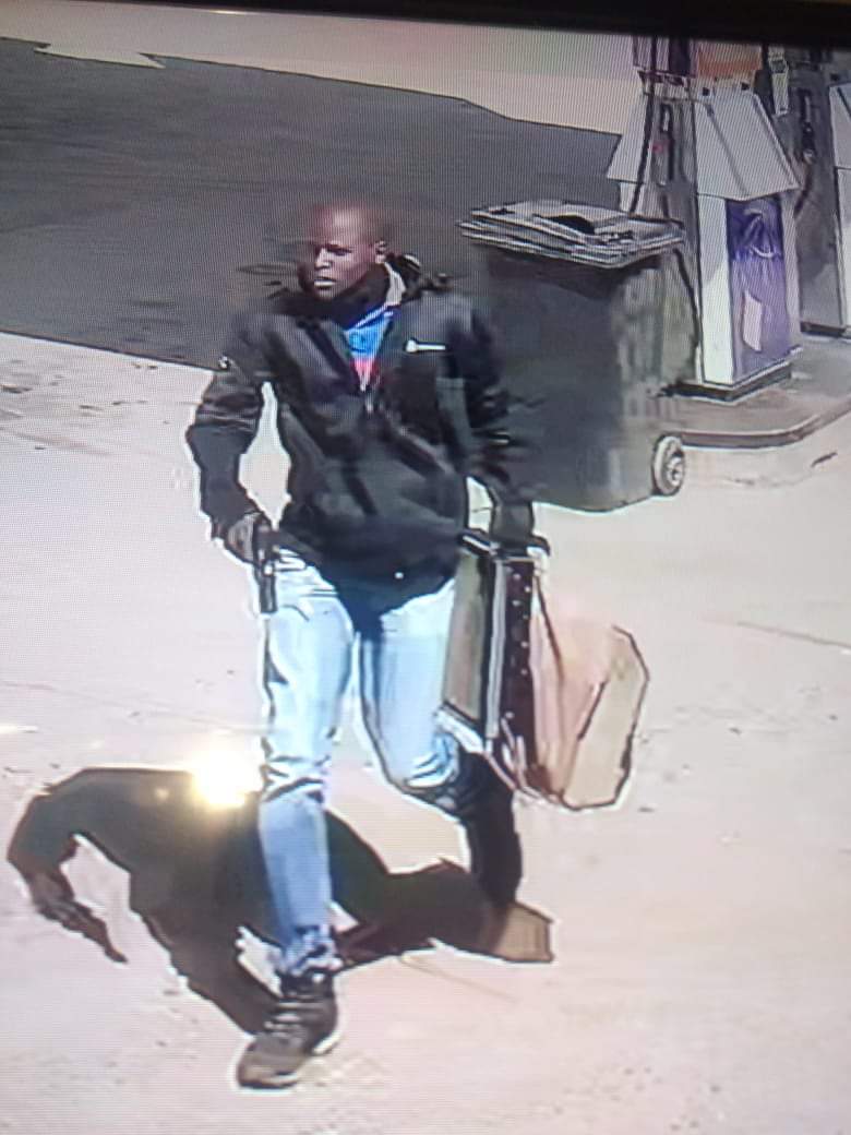 sa_crime's tweet photo. Police are seeking public assistance in identifying suspects who committed a cash in Transit Heist at Global Filling station, Big Boy Shopping complex in Ga-Masemola Limpopo. It is alleged that 3 suspects made away with a money bag with an undisclosed amount. https://t.co/suSySJwV4f
