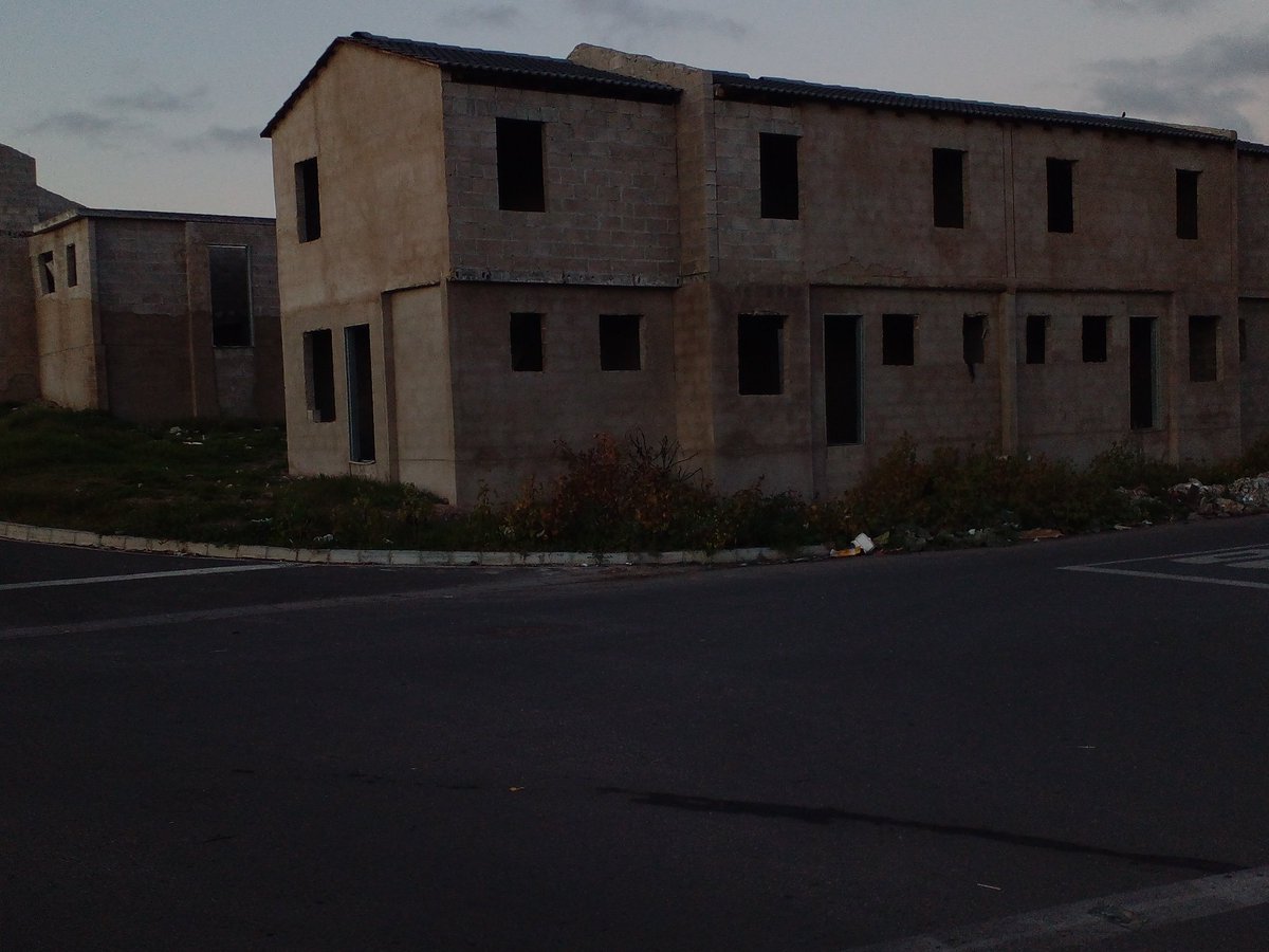 gabuza_phiwo's tweet photo. #ReFiCapeTown @reficapetown #GitcoinBeta #gitcoinbeta 
The amazing job that the Cape Town government is doing in Nyanga East,building houses for those who don't own houses. https://t.co/O2l7bjLEyq