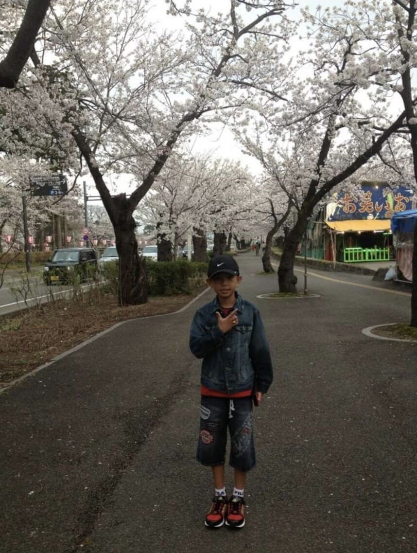 [#안토니]

오늘은 어린이날이라 일본 universal studio에 가족들과 함께 갔어요!!
여기서 제가 좋아하는 원피스 컵도 삿어요!!

일본에 있을 때 스테이크를 정말 많이 먹었어요!! 그래서 지금보다 얼굴에 살이 좀 쪘죠?

어린이날이니까 토니야  더 많이 먹어~🍖👶

#안토니 #ANTHONNY #어린이날