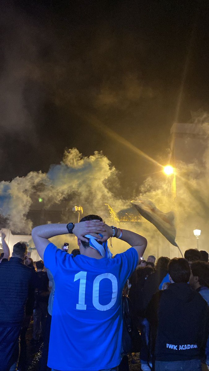 MatteoSorrenti's tweet image. Chi non ha pianto ieri sera, ha problemi con i sentimenti.
Ti amo maglia azzurra.
"E ti ho sognato tutte le notti..."🩵
#ForzaNapoliSempre