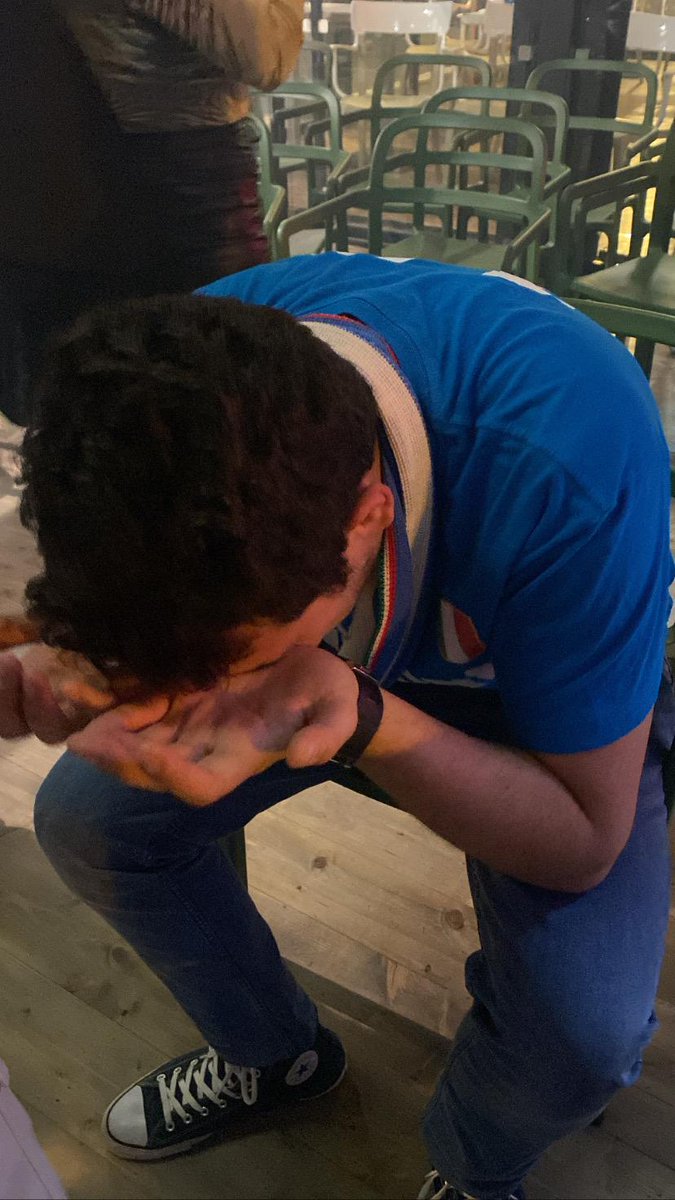 MatteoSorrenti's tweet image. Chi non ha pianto ieri sera, ha problemi con i sentimenti.
Ti amo maglia azzurra.
"E ti ho sognato tutte le notti..."🩵
#ForzaNapoliSempre