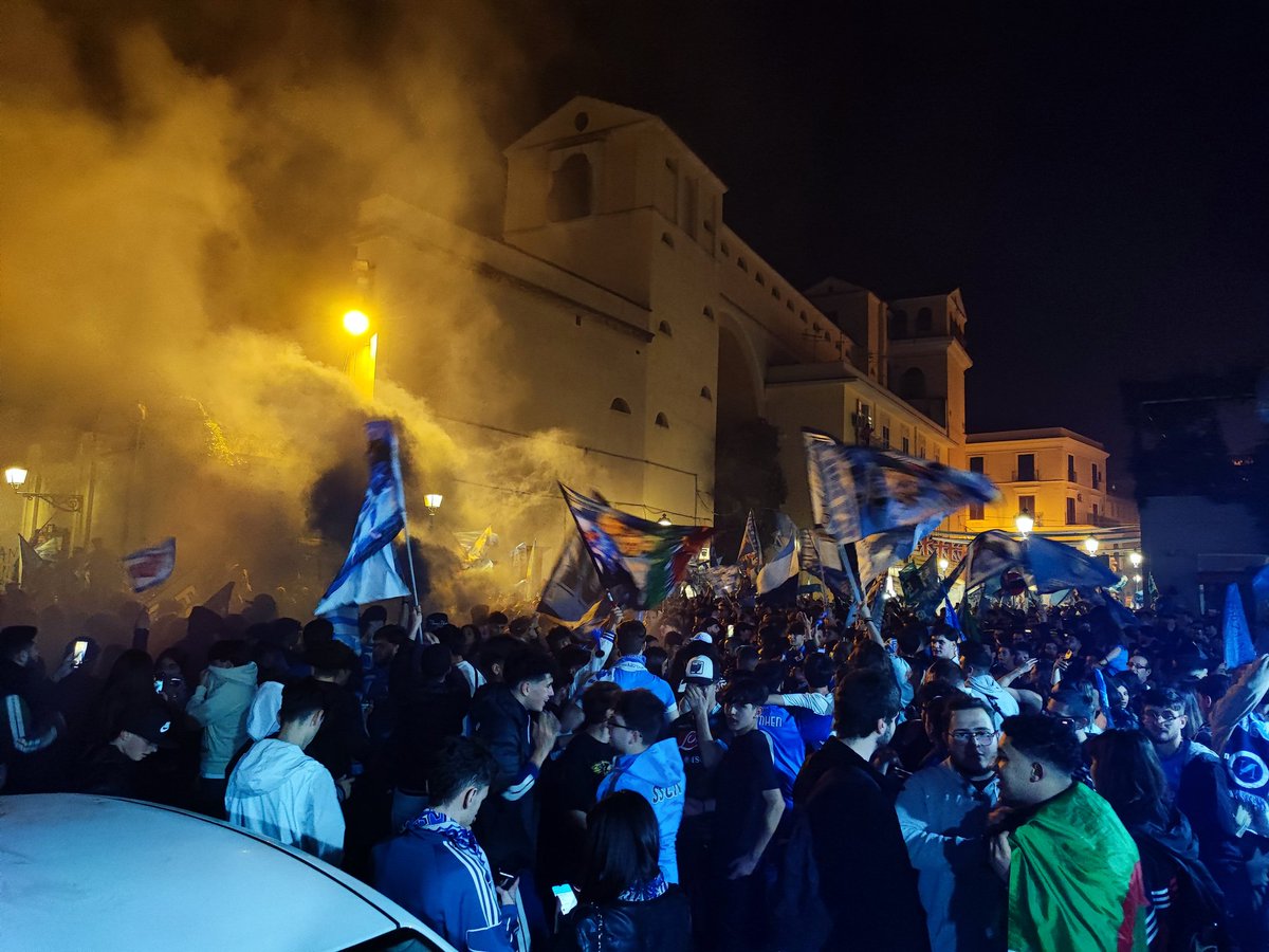 MatteoSorrenti's tweet image. Chi non ha pianto ieri sera, ha problemi con i sentimenti.
Ti amo maglia azzurra.
"E ti ho sognato tutte le notti..."🩵
#ForzaNapoliSempre