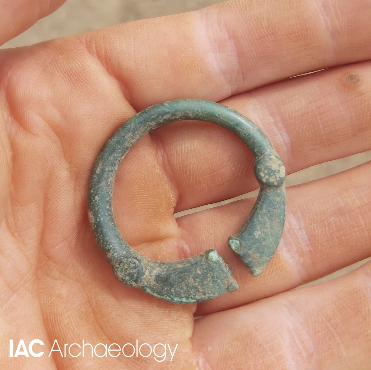 A beautiful penannular ring brooch was recorded in the fill of a penannular enclosure ditch by one of our fieldwork teams this week. Looking forward to seeing what decoration is revealed by the conservator during cleaning. #earlymedieval #metalwork #archaeology @iacarchaeology