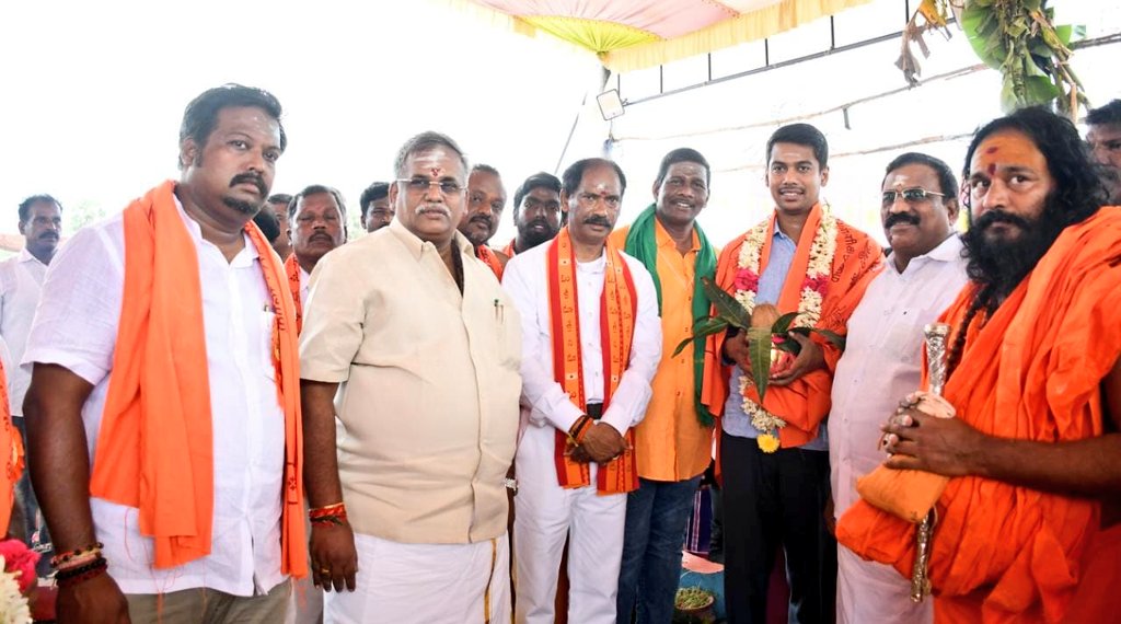 S. Selvaganabathy, M.P., (@selvamppy) on Twitter photo Joined the Kumbabishegam at 'Arulmigu Sri Parasakthi Amman Temple' in Keezhputhupattu Village
Along with Hon'ble <a href="/LGov_Puducherry/">Lt. Gov. Puducherry</a> Smt. @DrTamilisaiGuv , Hon'ble CM Sri.N.Rangaswamy ,Hon'ble Sri.<a href="/embalamrselvam/">Embalam R. Selvam official (Modi Ka Parivar)</a> .
<a href="/BJP4Puducherry/">BJP Puducherry</a> <a href="/BJP4India/">BJP</a> Joined the Kumbabishegam at 'Arulmigu Sri Parasakthi Amman Temple' in Keezhputhupattu Village
Along with Hon'ble <a href="/LGov_Puducherry/">Lt. Gov. Puducherry</a> Smt. @DrTamilisaiGuv , Hon'ble CM Sri.N.Rangaswamy ,Hon'ble Sri.<a href="/embalamrselvam/">Embalam R. Selvam official (Modi Ka Parivar)</a> .
<a href="/BJP4Puducherry/">BJP Puducherry</a> <a href="/BJP4India/">BJP</a>