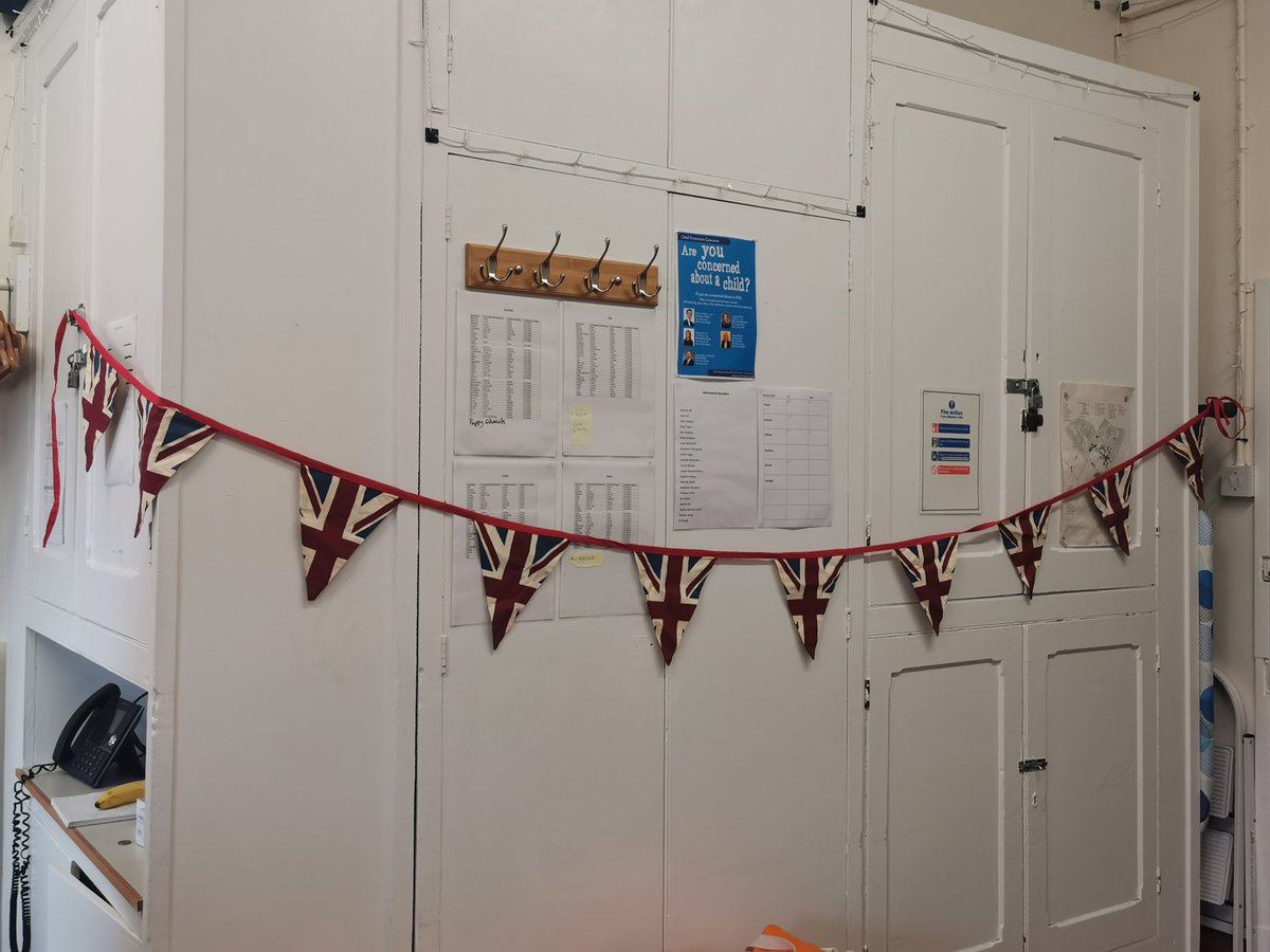 sarah_atkin's tweet image. @StPetersYork @stpeters2_8 @stpeters8_13 Gail made us a coronation breakfast in the laundry this morning #KingCharlesCoronation #vipbreakfast #gettinginthespirit