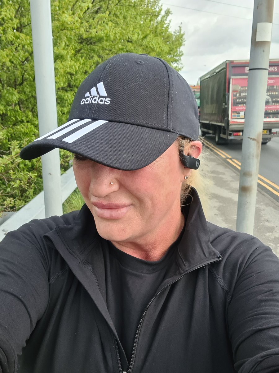 And so she's off, doing the activity I most enjoy in the whole wide world,  I'm also throwing some body weights in on the go and my weight bag and new Kettlebells waiting at home for my end workout. Favourite tunes pumping. I AM 🏃‍♀️🏃‍♀️🏃‍♀️