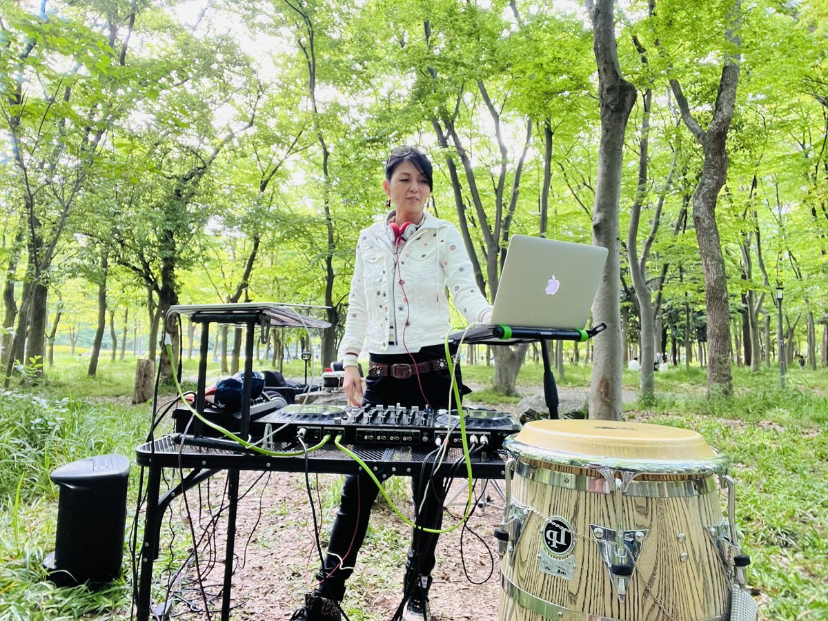 DjMilton_Hitomi's tweet photo. Ayer la pasamos Xevere
昨日公園で楽しかった!
最高 \( ˆoˆ )/ #サルサ #サルサパーティー #サルサダンス #ラテン #ラテンミュージック #salsarica #salsaperuana #salsajapan #salsabrava #djsmiltonHitomi #park #parque #losguapos https://t.co/5c1e2DRojO