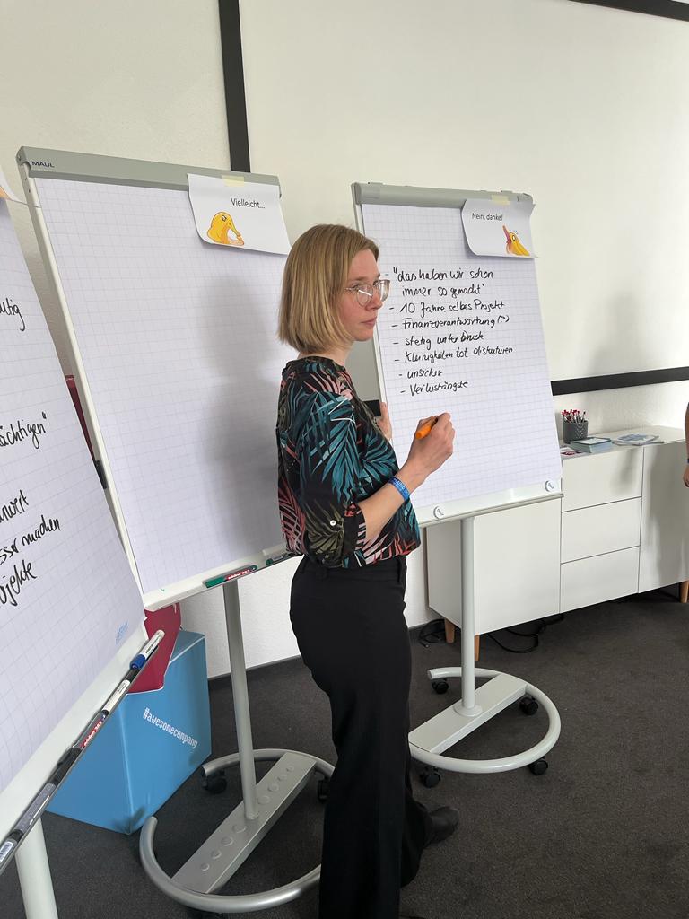 MindsetMeetup's tweet photo. Lea Lindemann führt uns in ihrem Workshop bei der MIND.SET durch das Thema: "Frust lass nach: Wie du für eine Veränderung die richtigen Personen ansprichst".

 Wir freuen uns auf wertvolle Tipps und Erkenntnisse!

#stayagile #mindsetmeetup 💙💚 https://t.co/xynANx11UG
