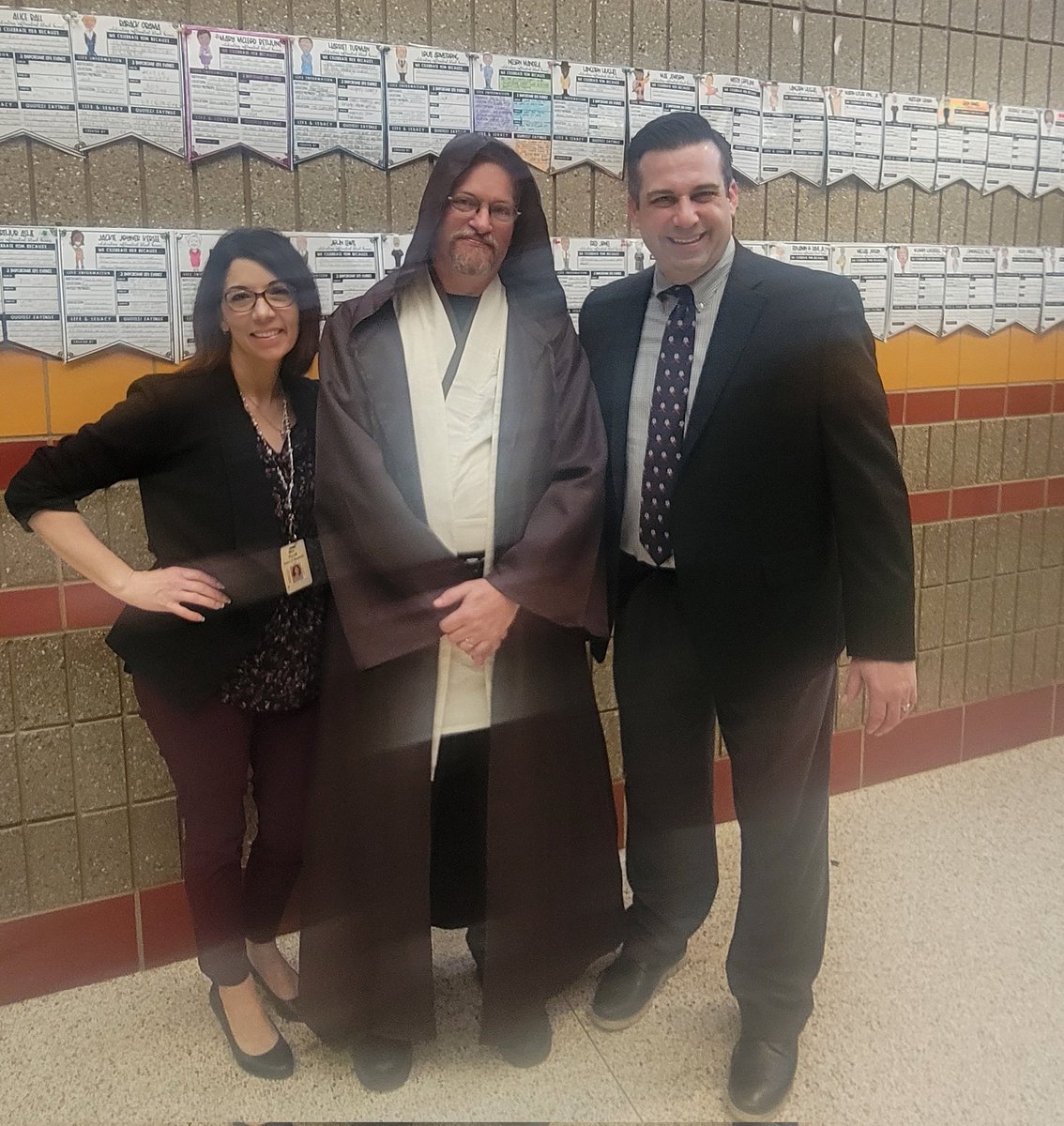vgilbert3's tweet photo. Verle Gilbert Principal of #Hahnintermediate checking-in to read through the learning last night during #MemspaChat
May the 4th be w you & go @tigers
Favorite Ed movies-
Stand & Deliver and Karate Kid https://t.co/JklwjoYAjT