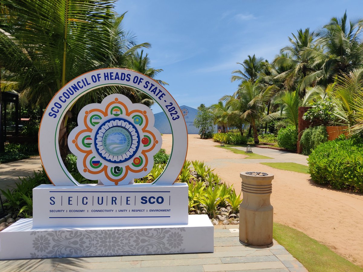 sidhant's tweet photo. Despite the blistering heat, Goa's Diplomatic Day continues with SCO foreign ministers meeting &amp; EAM Jaishankar's Bilaterals. Russian FM Lavrov has left after concluding his engagement. https://t.co/o5Vx6JBV8h