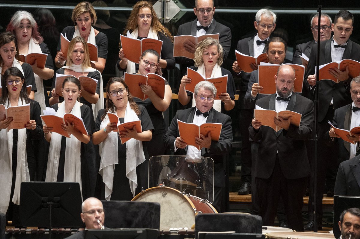 ofgrancanaria's tweet photo. El Coro de la #OFGC que dirige #LuisGarcía interpreta los #TresEpitafios de #RodolfoHalffter, pieza sobre textos de #Cervantes convertida en obra fundamental de la polifonía española de la segunda mitad del s XX.
📆VIE5 mayo @AuditorioAKraus
🔖Entradas https://t.co/seKiKsSte6 https://t.co/4vnXgDLPds