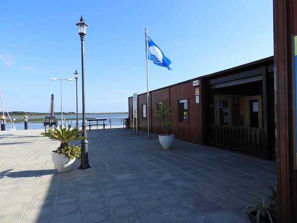 🔵Los #puertosandaluces de gestión autonómica reciben nueve #banderasazules que premian la calidad de sus instalaciones 🌊🚢🛟⚓

+INFO➡️cuadernoagrario.com/?p=46909 vía @MedioAmbAND