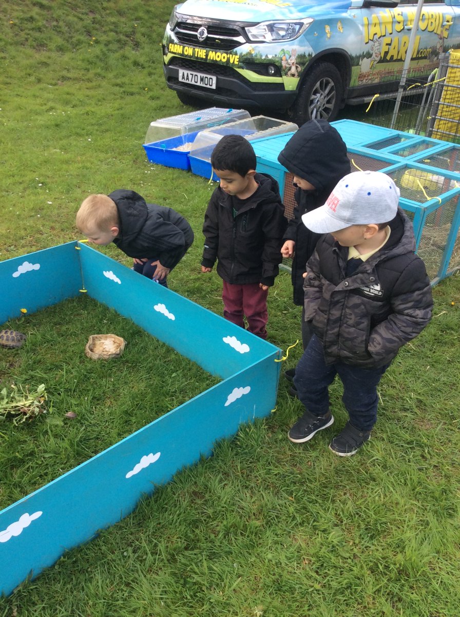 FS1Beck's tweet photo. Last week Nursery had the amazing experience of a visit from a real life farm. We had the opportunity to learn about and touch lots of farm animals, which we absolutely loved! #BeckScience #BeckUnderstandingoftheWorld https://t.co/krOVGzHU8b