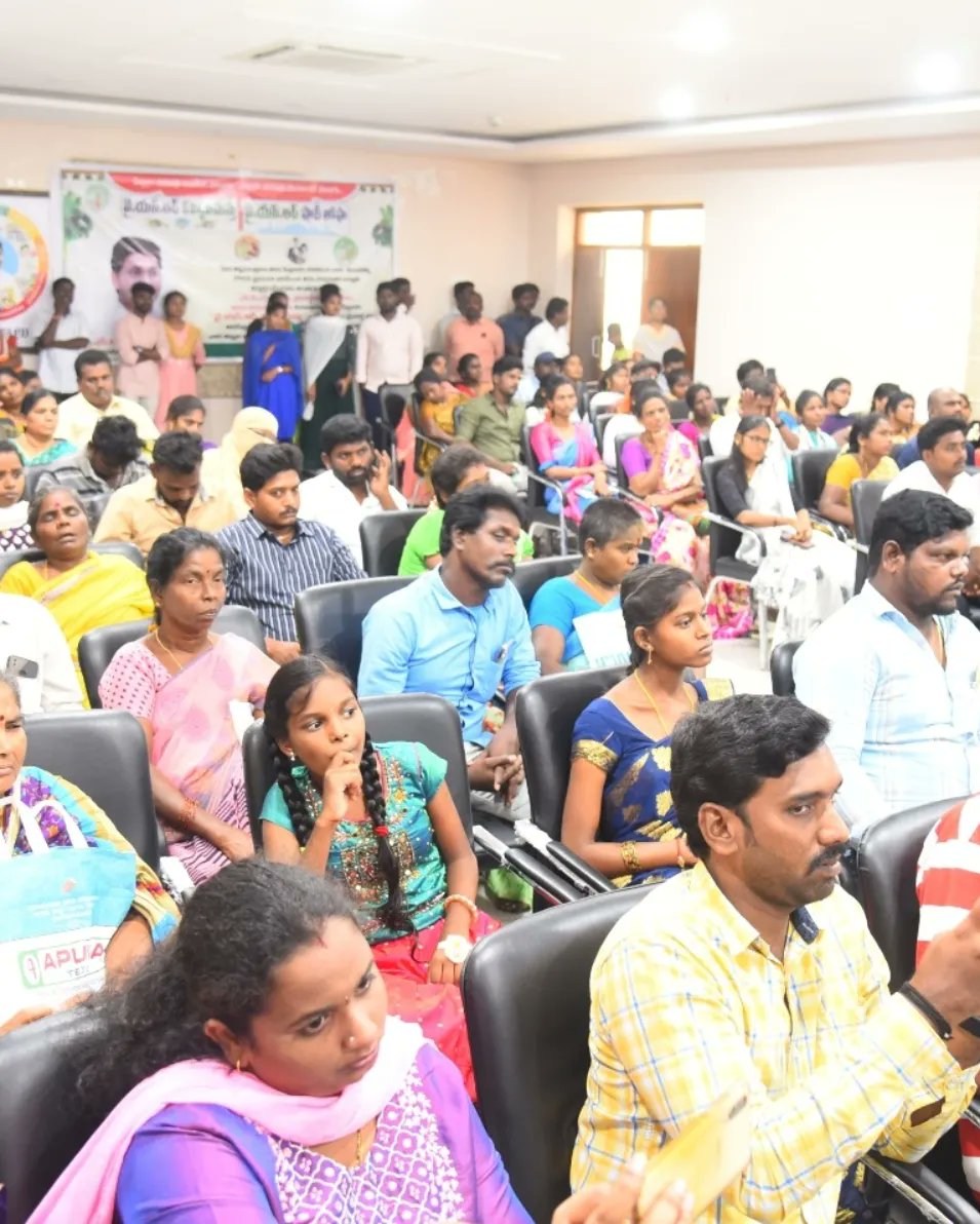 Nagabhu50974162's tweet image. *వైఎస్ఆర్ కళ్యాణమస్తు మరియు వైఎస్ఆర్ షాధితోఫా ప్రారంభోత్సవాలలో రాష్ట్ర మంత్రి  ఆర్.కె.రోజా.
#YSRKalyanaMasthu
#CMJaganMohanreddy 
#Rojaselmani 
#ysrcongressparty