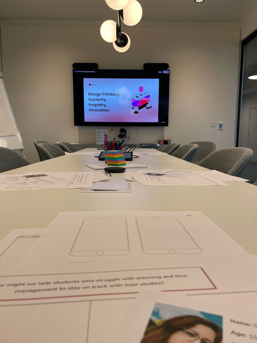 LeedsUnleashed_'s tweet image. Today, @GleanNotes are taking young people through the key steps of building a new digital product. They'll learned how to design, test, create demand and market a new product 💡