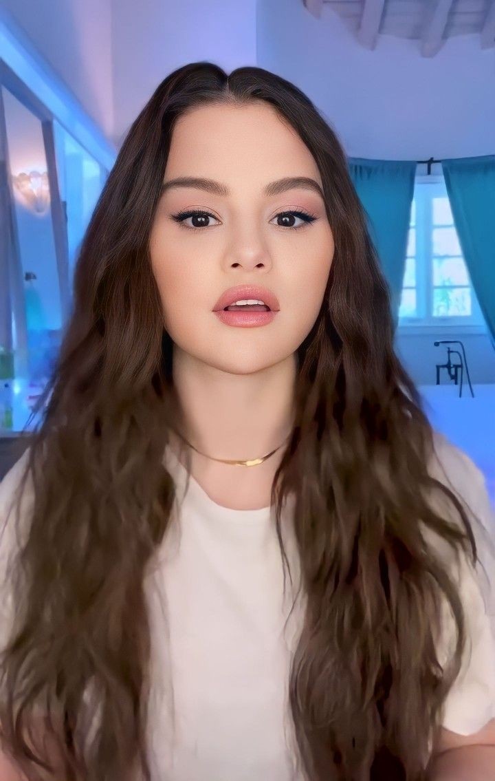 Mybloodselena's tweet photo. Selena Gomez face card https://t.co/1Qo4L1elCi