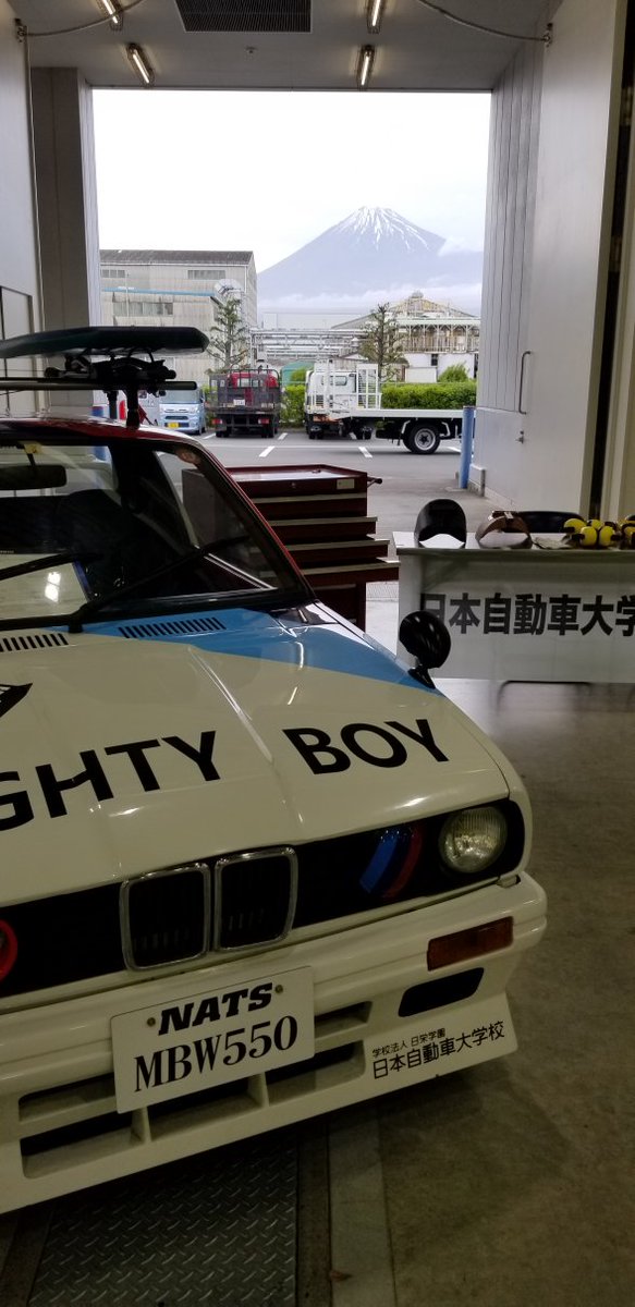 NATS_info's tweet photo. 明日から開催される「EXCITING K-CAR WORLD 2023 in ふじさんめっせ」の搬入が終了しました！
今回の展示車両は「軽カー」ということで、懐かしの「NATS MBW550」です！
小さいお子さんのコスプレ用に「ミニツナギ」も用意しました。
富士市近くにお越しの皆さん、お待ちしています！
#nats #mightyboy https://t.co/g2WS9aOKhz