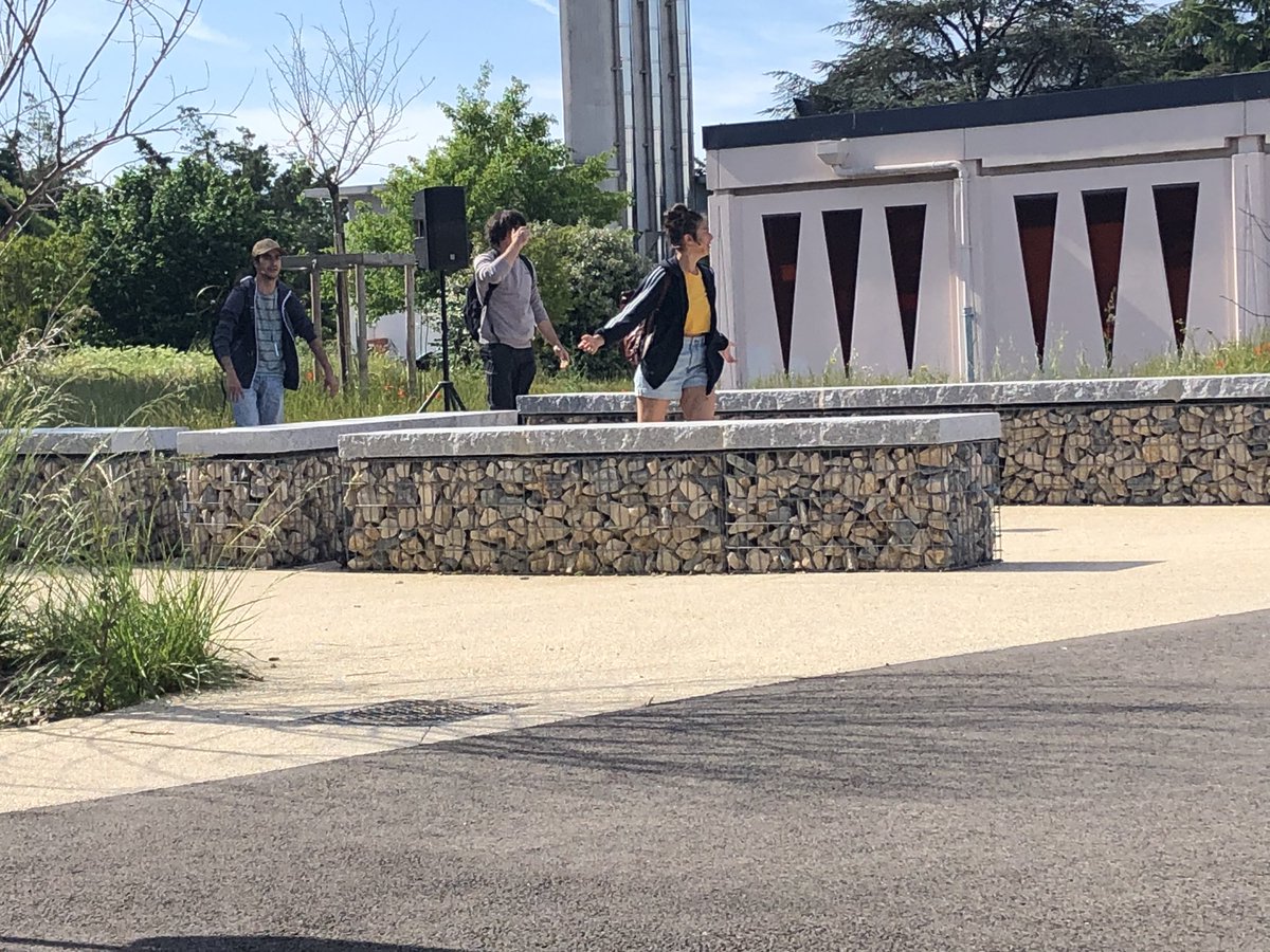 CVLMDL_LAFFEMAS's tweet photo. Les classes de terminales pro et technologiques du lycée @AlgoudLaffemas participe au spectacle LA ZONE pour le #printempsdelaculture ! https://t.co/nEbfYiuUdm