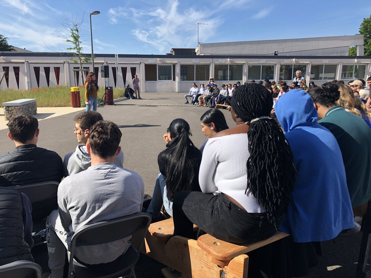CVLMDL_LAFFEMAS's tweet photo. Les classes de terminales pro et technologiques du lycée @AlgoudLaffemas participe au spectacle LA ZONE pour le #printempsdelaculture ! https://t.co/nEbfYiuUdm