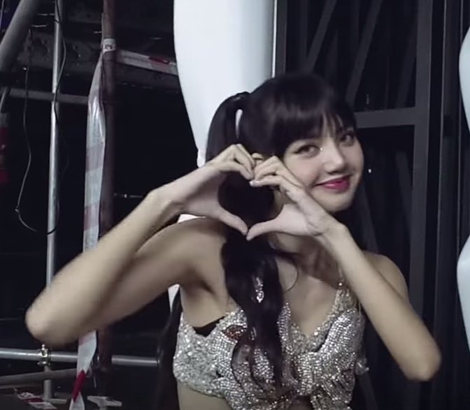 super_manoban's tweet photo. #LISA the prettiest https://t.co/zmu2pt8K6o