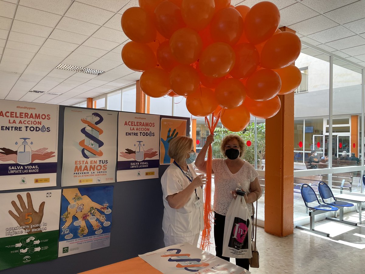 HUVV_SAS's tweet photo. Inundamos de globos nuestras áreas de consultas del patio naranja 🟠y azul🔵
En el día mundial de #HigieneDeManos @practicaseguras @saludand @MalagaJunta https://t.co/jVOFLba5fa