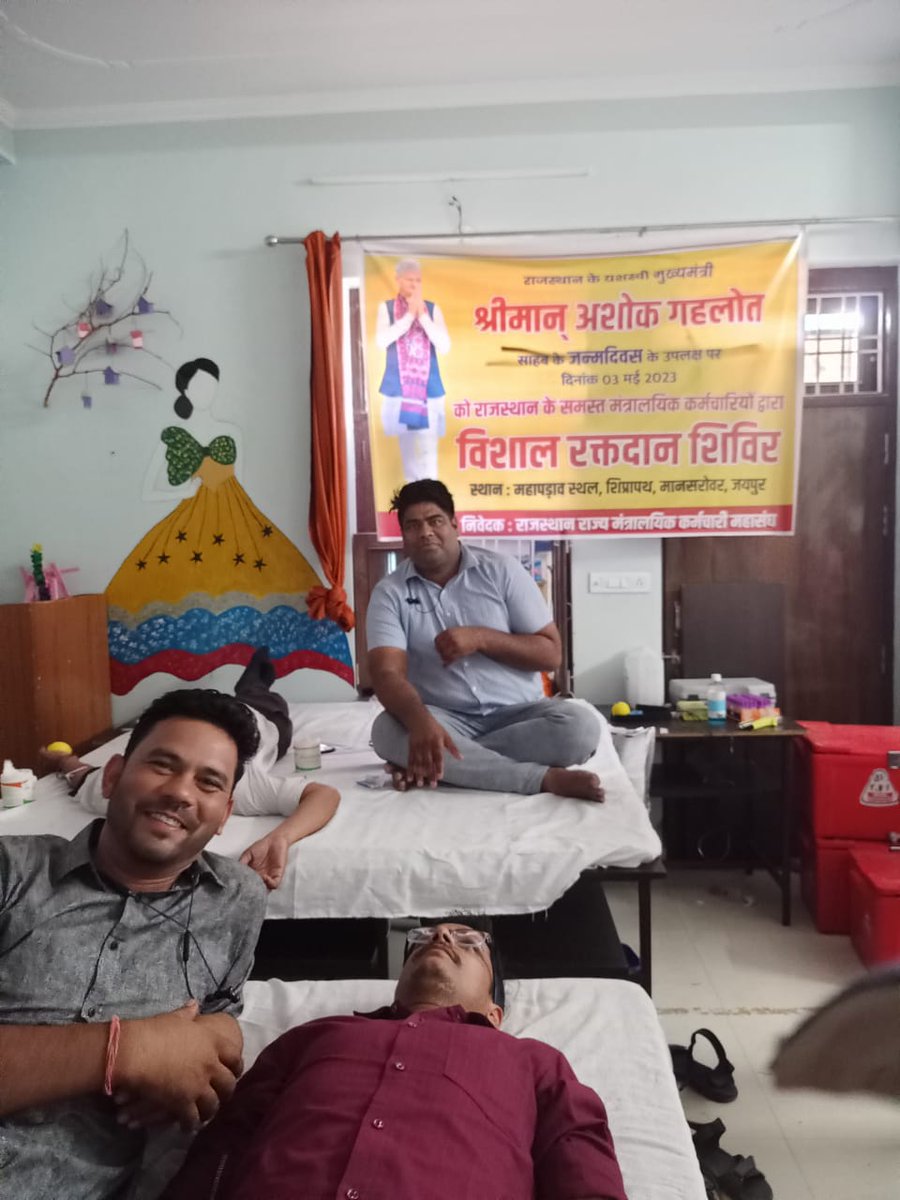 pradeepdulara's tweet photo. #गहलोतजी_बाबू_की_सुनो
#गहलोतजी_बाबू_की_सुनो
#गहलोतजी_मंत्रालयिक_कर्मचारियों_की_सुनो_पुकार
We can, we will
      We must.
We want justice !!
@ashokgehlot51 
@RajCMO  
@RajGovOfficial
@DainikBhaskar  
@rpbreakingnews
@1stIndiaNews 
@News18Rajasthan 
@zeerajasthan_ https://t.co/YJr1z1twj0