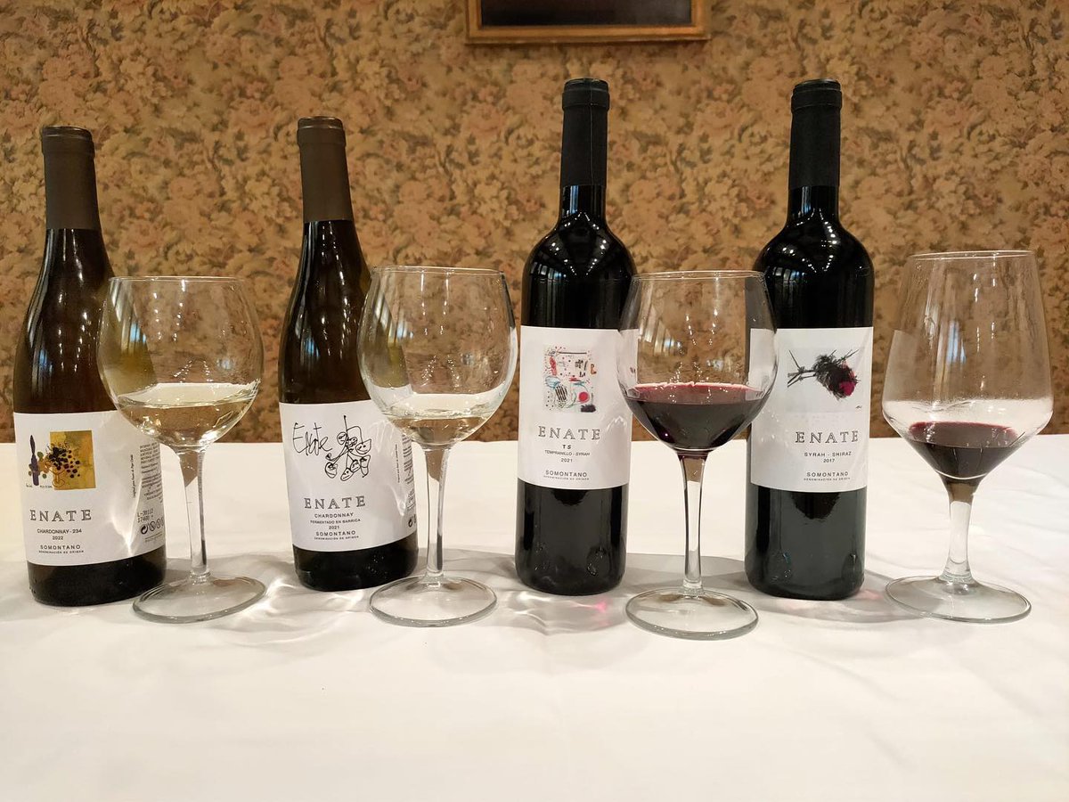 JDicoval's tweet photo. Ayer colaboramos en una #CenaMaridaje en el restaurante #Bergamonte con @BodegaEnate dirigida por #OscarValle.
Una velada fantástica disfrutando de estos vinazos de la denominación #Somontano, esperamos que la disfrutarais. ¡Gracias a todos!
#Dicoval https://t.co/FZfPgiF9uw
