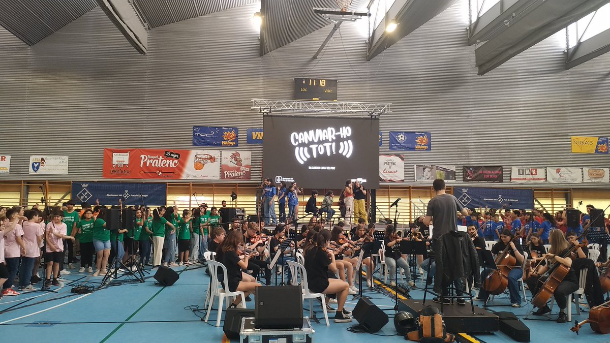 interseccions__'s tweet photo. 🎤En marxa l'assaig general de la #CantataDelPrat 2023!🎶
Aquest any cantem per CANVIAR-HO TOT!💪🏼
#CompartimInterseccions https://t.co/RIUydNytws