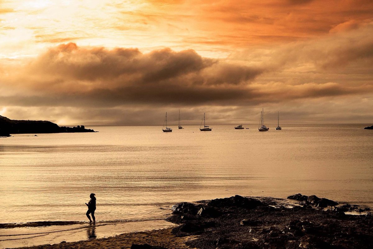RoseCottage_'s tweet photo. Thank you to Gareth Jones for capturing these beautiful photos over Cemaes Bay, summer is really in its way #Anglesey #Summer2023 #beach #sailing #yacht  #holidays https://t.co/kParGPfQ3H