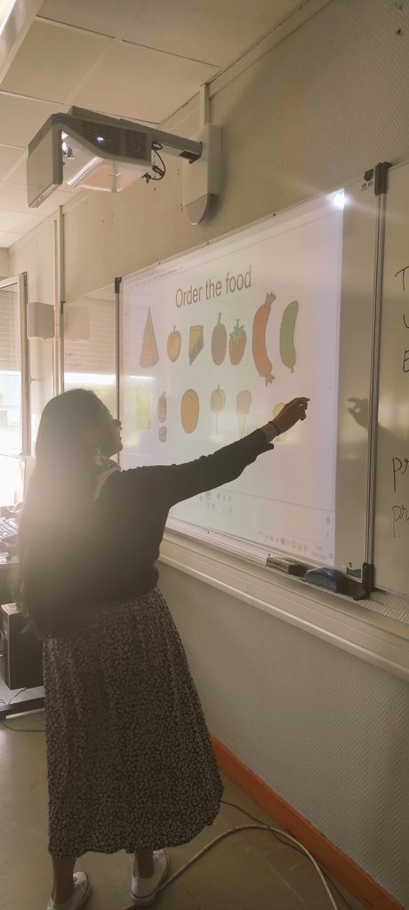 Numerique37's tweet photo. ▶️Formation #SNEE des enseignants #EMILE 🇬🇧
Quelle est la plus-value du numérique dans l'enseignement des langues vivantes et des DNL?
@IENASH37 @Drane_ot @dsden37
#Audacity #Comphone #PrimOT https://t.co/1Qi4IUTiKw