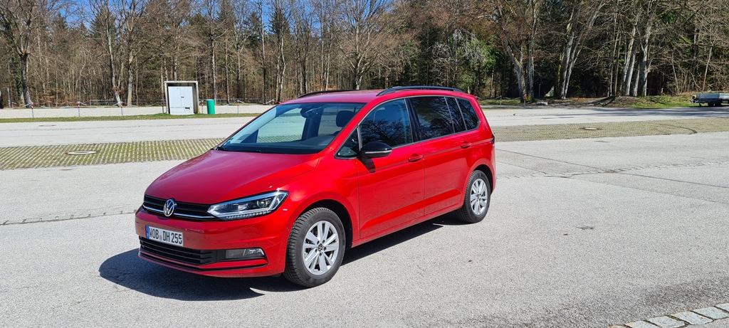 auto360_de's tweet photo. Minivans sind nicht mehr cool? Das finden wir bei https://t.co/S809tjDM4j nicht. Als  Beweis präsentieren wir den Praxistest des #VW Touran. Einem Klassiker  dieses Segments. https://t.co/rYQ0q7O9Gs @VW @VWGroup @volkswagen #vwtouran @katemann_jens #minivan https://t.co/AF9eJidJmF