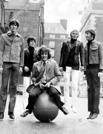 jed_emily_age_6's tweet photo. I'm sure Adam's Row could tell many Bee Gees stories like the time when Robin bounced on a space hopper and all five of them skipped down the road!!! π #BeeGees #London #AdamsRow https://t.co/u0pLLgnaIB